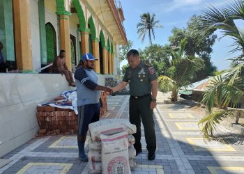 Pangdam Pattimura Berikan Bantuan Untuk Pembangunan Masjid Desa Larike