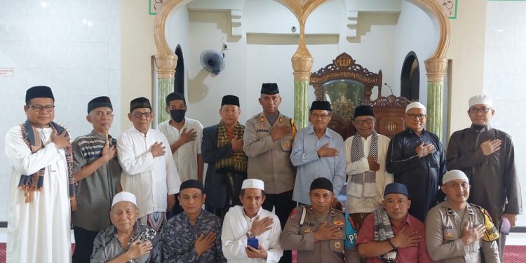 Lewat Jumat Curhat, Kapolsek Nusaniwe Dengar Keluhan Warga