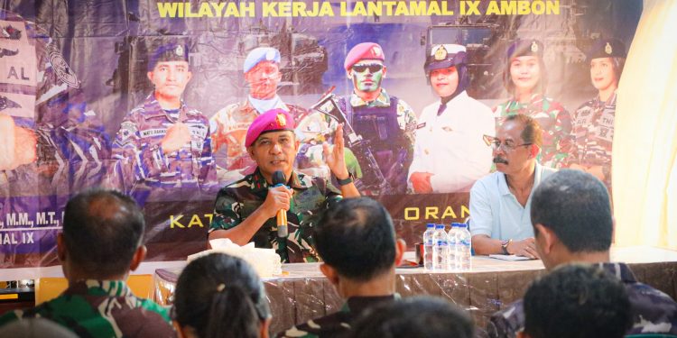 Danlantamal IX Ambon Lakukan Sosialisasi Penerimaan Prajurit TNI AL di Desa Latta