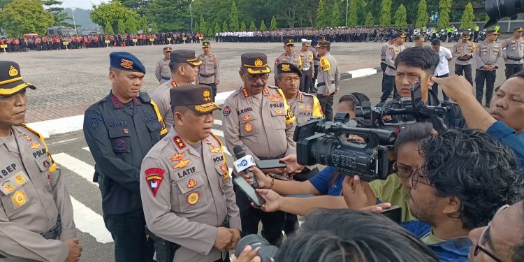 Polda Maluku Dapat Bantuan 500 Jaket Pelampung dari Kapolri