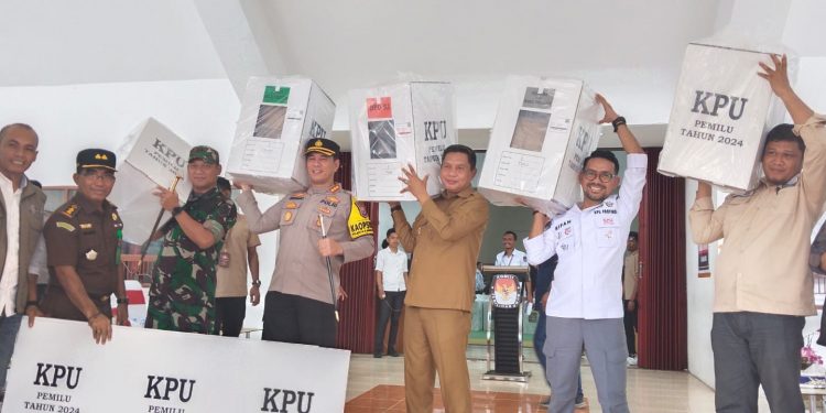 KPU Ambon Mulai Distribusi Logistik Pemilu ke 940 TPS