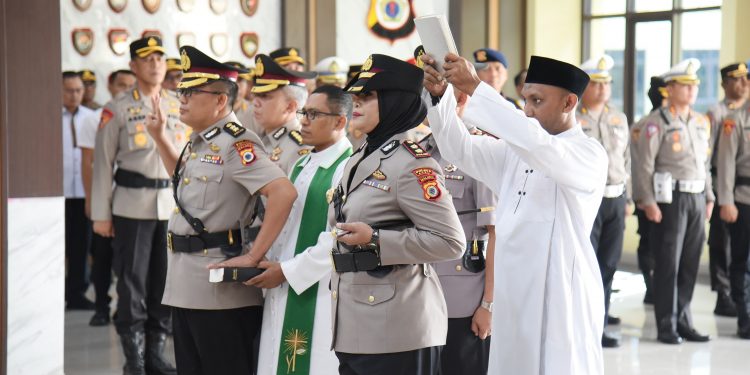 Kapolda Pimpin Sertijab Kabidkum Polda Maluku dan Kapolres Pulau Buru