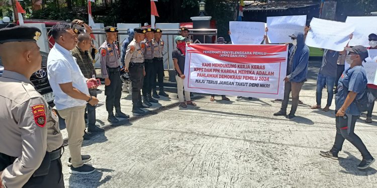 Polda Maluku Amankan Aksi Damai Aliansi Masyarakat Pemerhati Pemilu