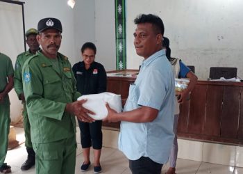 Polres Tanimbar Salurkan Bansos Kepada Lima Anggota KKPS, PTPS dan Linmas
