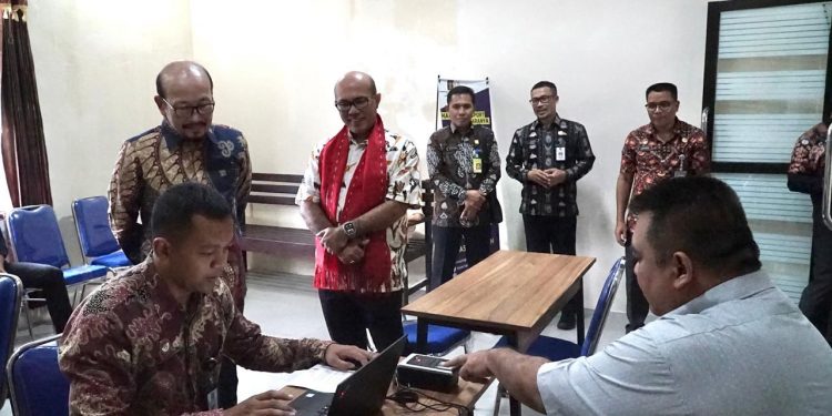 Kemenkumham Maluku Berikan Layanan Easy Passport di Saumlaki