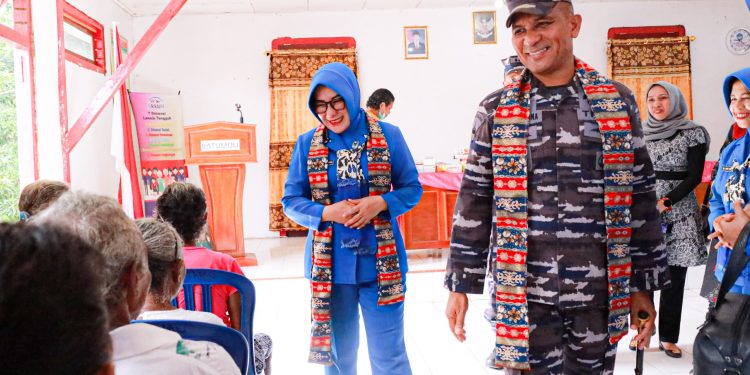 Peduli Kesehatan, Danlantamal IX Lakukan Pemeriksaan Kesehatan Gratis Bagi Warga Lumoli