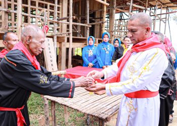 Said Latuconsina Dapat Gelar Adat Upu Latu Kupenia Dari Lembaga Adat Lumbatu Nuru Sikwa