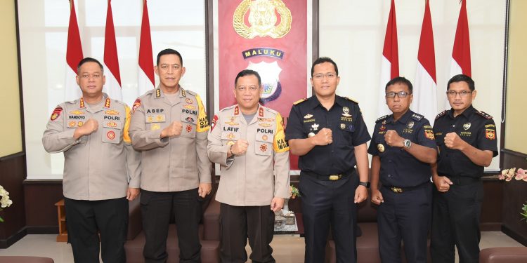 Kakanwil Bea dan Cukai Maluku Lakukan Silahturahmi di Polda Maluku 