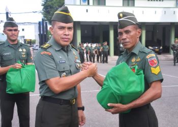 Danrem 151/Binaiya Serahkan Bingkisan Idul Fitri 1445 H Kepada Anggota