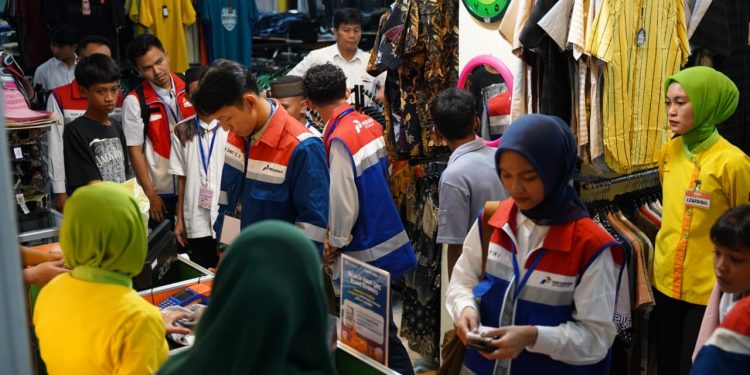 Pertamina Patra Niaga Regional Papua Maluku Berbagi Baju Lebaran Bersama Anak Yatim dan Dhuafa