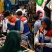 Pertamina Patra Niaga Regional Papua Maluku Berbagi Baju Lebaran Bersama Anak Yatim dan Dhuafa