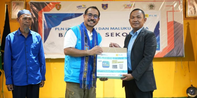 PLN Baronda Sekolah ke SMK Muhammadiyah Ambon, Aplikasi PLN Mobile Jadi Prioritas Transaksi Semua Generasi