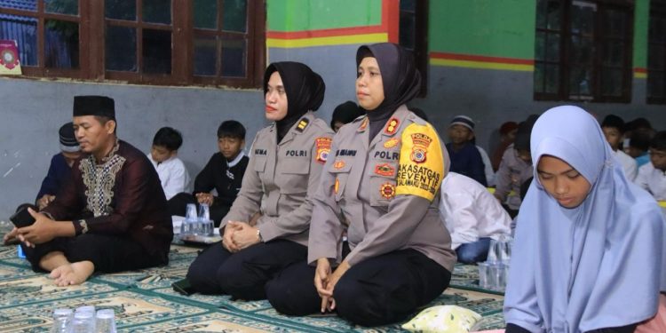 Polwan Polda Maluku Buka Puasa Bersama Santri Pondok Pesantren Al-Madinah