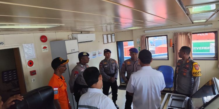 Pastikan Keamanan Pelayaran, Polairud Polda Maluku Cek Alat Keselamatan di KM SN 71