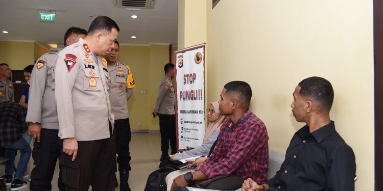 Kapolda Tinjau Pelayanan SKCK Polda Maluku