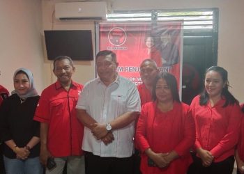 Maju Dalam Pilwakot, Ririmasse Ambon Ambil Formulir Pendaftaran di DPC PDIP