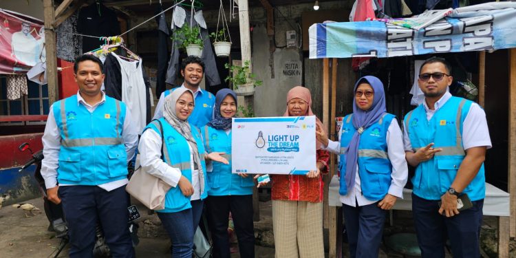198 Rumah Tangga Kurang Mampu Terlistriki Berkat Program LUTD PLN MMU