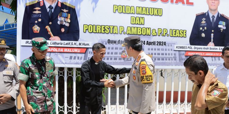 Polda Maluku Bersama Polresta Ambon Gelar Baksos di Negeri Ullath dan Ouw