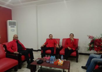 Barnabas Orno Resmi Daftar di DPD PDI Perjuangan