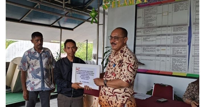 Pemkot Salurkan Bantuan Kepada 21 KK Korban Kebakaran