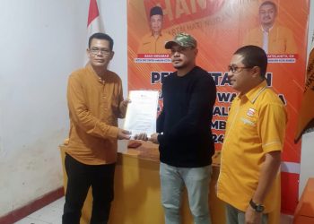 Jantje Wenno Lakukan Pengembalian Berkas Pendaftaran Bacalon Walikota Ambon di Empat Partai