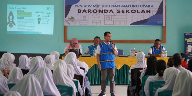 PLN Terus Gencar Edukasi Kelistrikan di SMK Misbahul Aulad Labuha Bacan