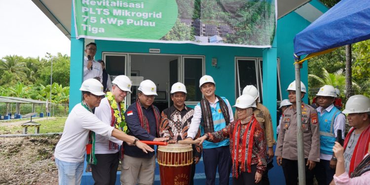 PLTS Pulau Tiga Akhirnya Diresmikan, Warga Nusaela Sudah Bisa Nikmati Listrik 24 Jam