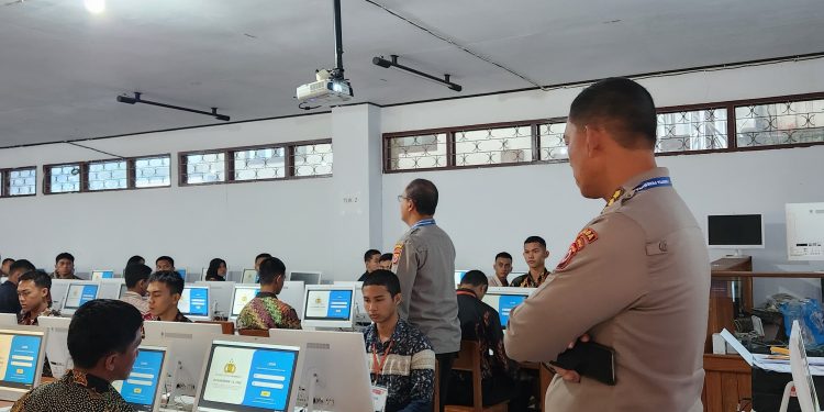 54 Catar Akpol Panda Maluku Kerjakan Soal Penalaran Numerik dan Wawasan Kebangsaan