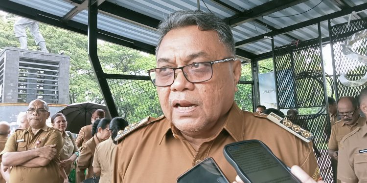 PJ Walikota Ambon Dominggus Kaya Pimpin Apel Perdana Bagi ASN