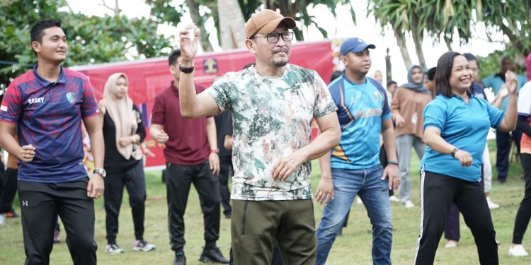 Tingkatkan Kesehatan Jasmani, Kumham Maluku Senam Bersama di Pantai