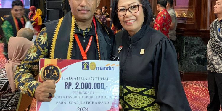 Devisi Pelayanan Hukum dan HAM Dampingi Kades Hatusua Raih Nominasi PJA
