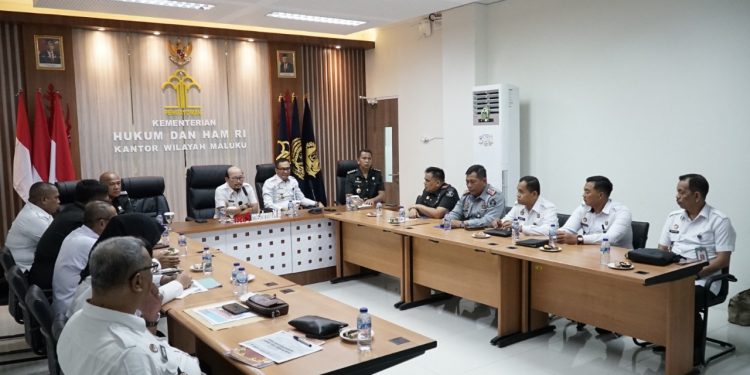 Kumham Maluku Gelas Rapat Evaluasi Capaian Kinerja dan Realisasi Anggaran Semester 1