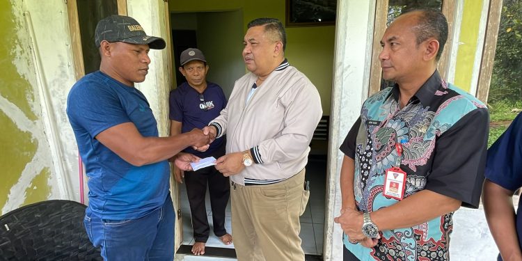 Sekkot Ambon Serahkan Santunan Kepada Keluarga Almarhum Abdul Karim Sangadji