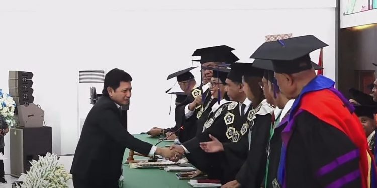 UKIM Wisudakan 440 Lulusan