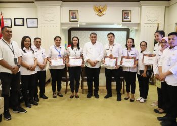 OPD Pemkot Ambon Terima Sertifikat Pengelola Website 