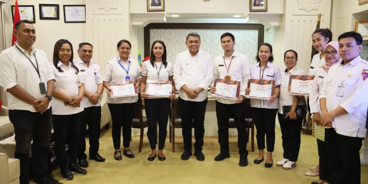 OPD Pemkot Ambon Terima Sertifikat Pengelola Website 