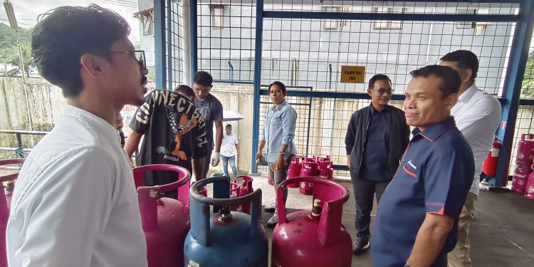 Executive GM Pertamina Bersama Vice President LPG Sales Pertamina Patra Niaga Lakukan Inspeksi ke Lembaga Penyalur di Ambon