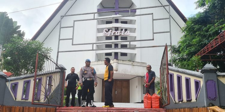Ratusan Personel Polda Maluku Gelar Bakti Religi di Lima Rumah Ibadah di Ambon