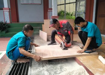 Anak LPKA Ambon Diajarkan Pembentukan Kayu Lewat Furniture