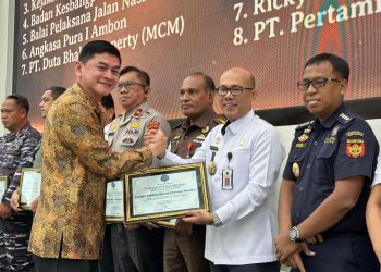 Kumham Maluku Terima Penghargaan Dari BNN 