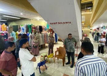 Bacalon Walikota Jantje Wenno Bertemu dan Dengar Keluhan Pedagang Amplaz