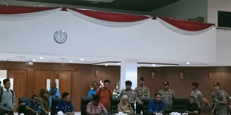 Serikat Pekerja Buruh Lakukan Aksi Demo di Kantor DPRD Maluku, Ini Tuntutan Mereka
