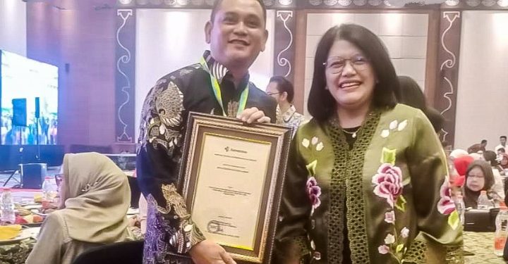 Pemkot Ambon Raih Penghargaan Pengelolaan Vaksin Terbaik Wilayah Timur