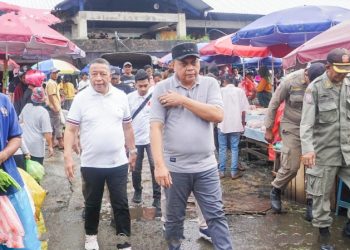 Kendalikan Inflasi, PJ Walikota Ambon Tinjau Harga Bapok di Mardika