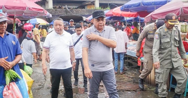 Kendalikan Inflasi, PJ Walikota Ambon Tinjau Harga Bapok di Mardika