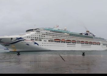 Kapal Pesiar Pasific Explorer Bawa 2000 Wisatawan Mancanegara Singgahi Ambon