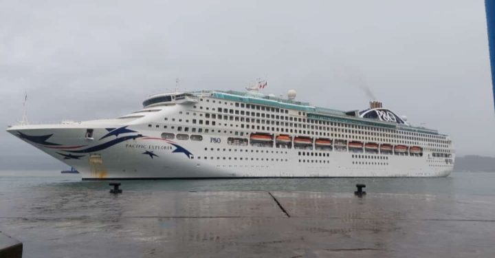 Kapal Pesiar Pasific Explorer Bawa 2000 Wisatawan Mancanegara Singgahi Ambon