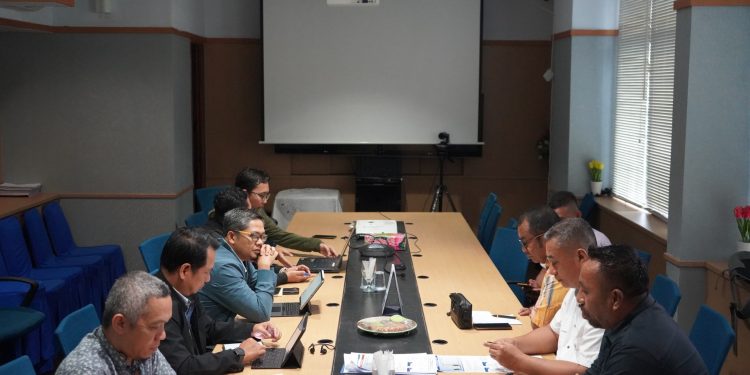 PLN UIW MMU dan Komisi C DPRD Kabupaten MBD Bahas Kondisi Kelistrikan dalam Rapat Kunjungan