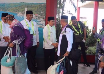 PJ Gubernur Maluku Sambut Petugas dan Jemaah Haji Promal