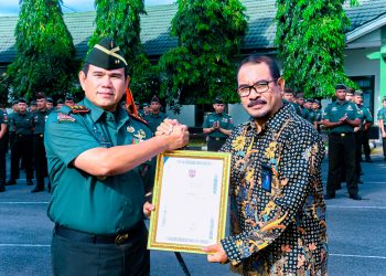 Pangdam Pattimura Berikan Penghargaan kepada PLN UIW MMU